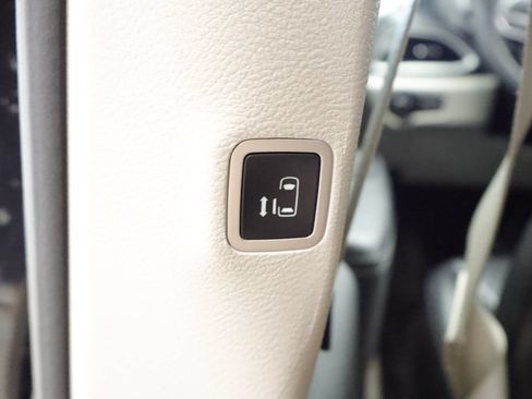 Certified 2023 Chrysler Pacifica Touring-L FWD image 22