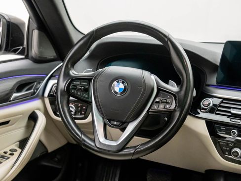 Used 2021 BMW 530i xDrive w/ Premium Package image 12