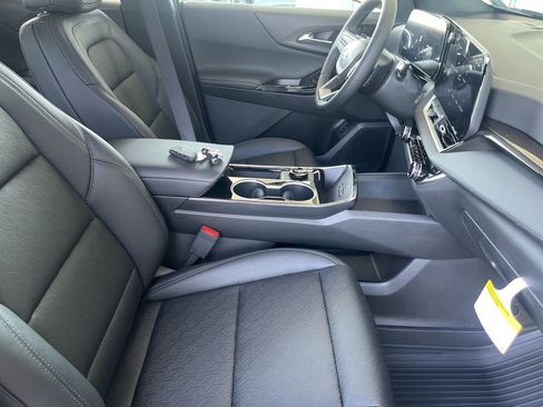 New 2026 Chevrolet Equinox LT w/ Convenience Package II FWD image 23