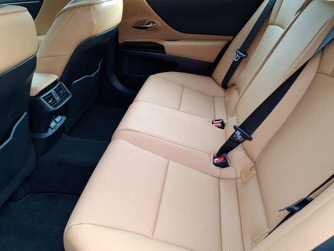 Certified 2024 Lexus ES 350 w/ Premium Package image 6