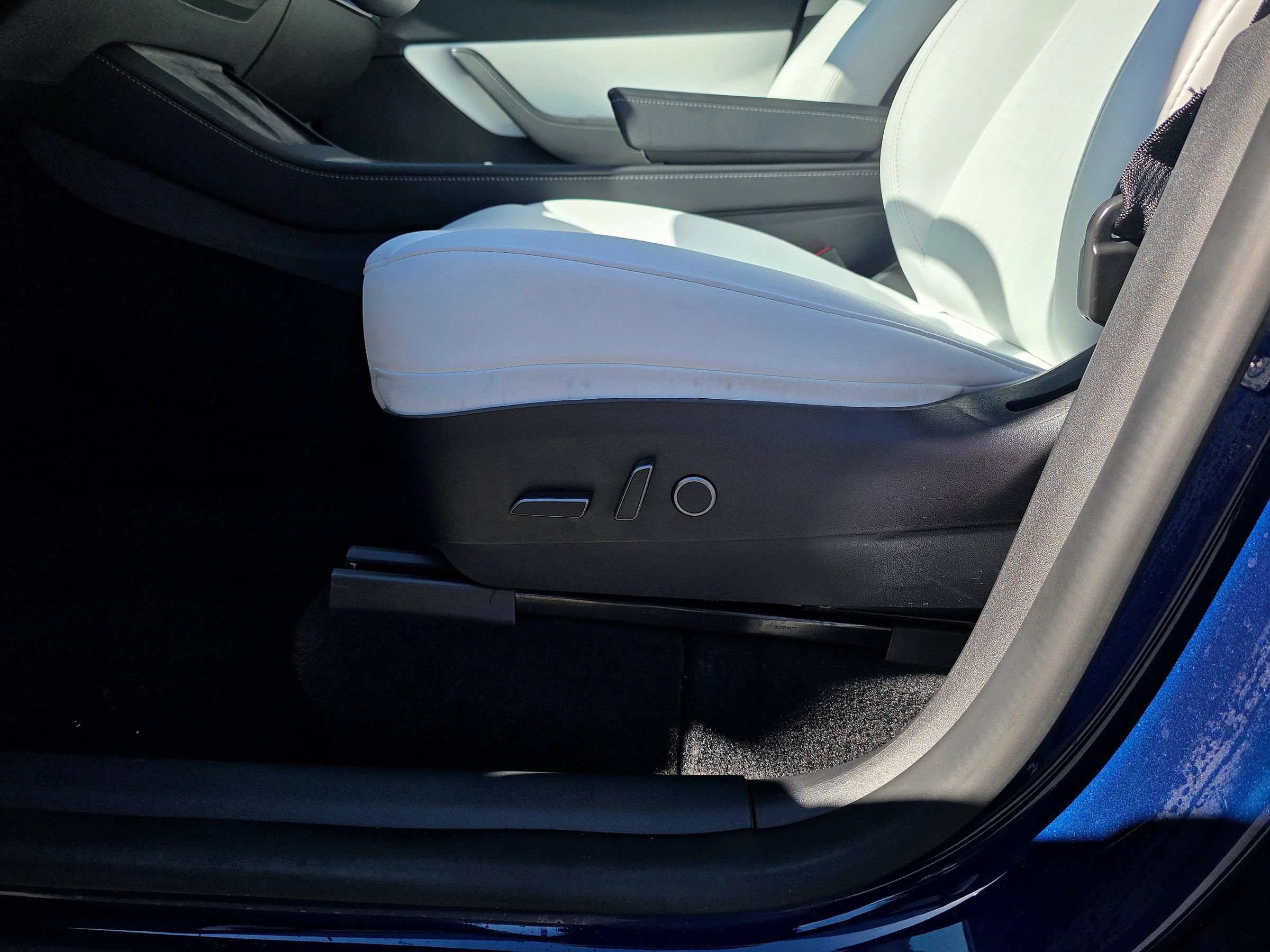 Used 2022 Tesla Model Y Long Range AWD/4WD image 44