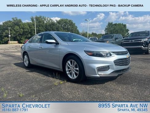 Used 2017 Chevrolet Malibu LT FWD image 1