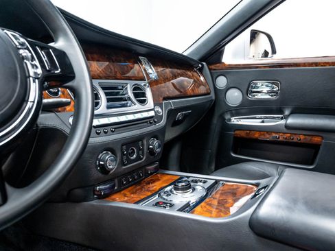 Used 2012 Rolls-Royce Ghost RWD image 14