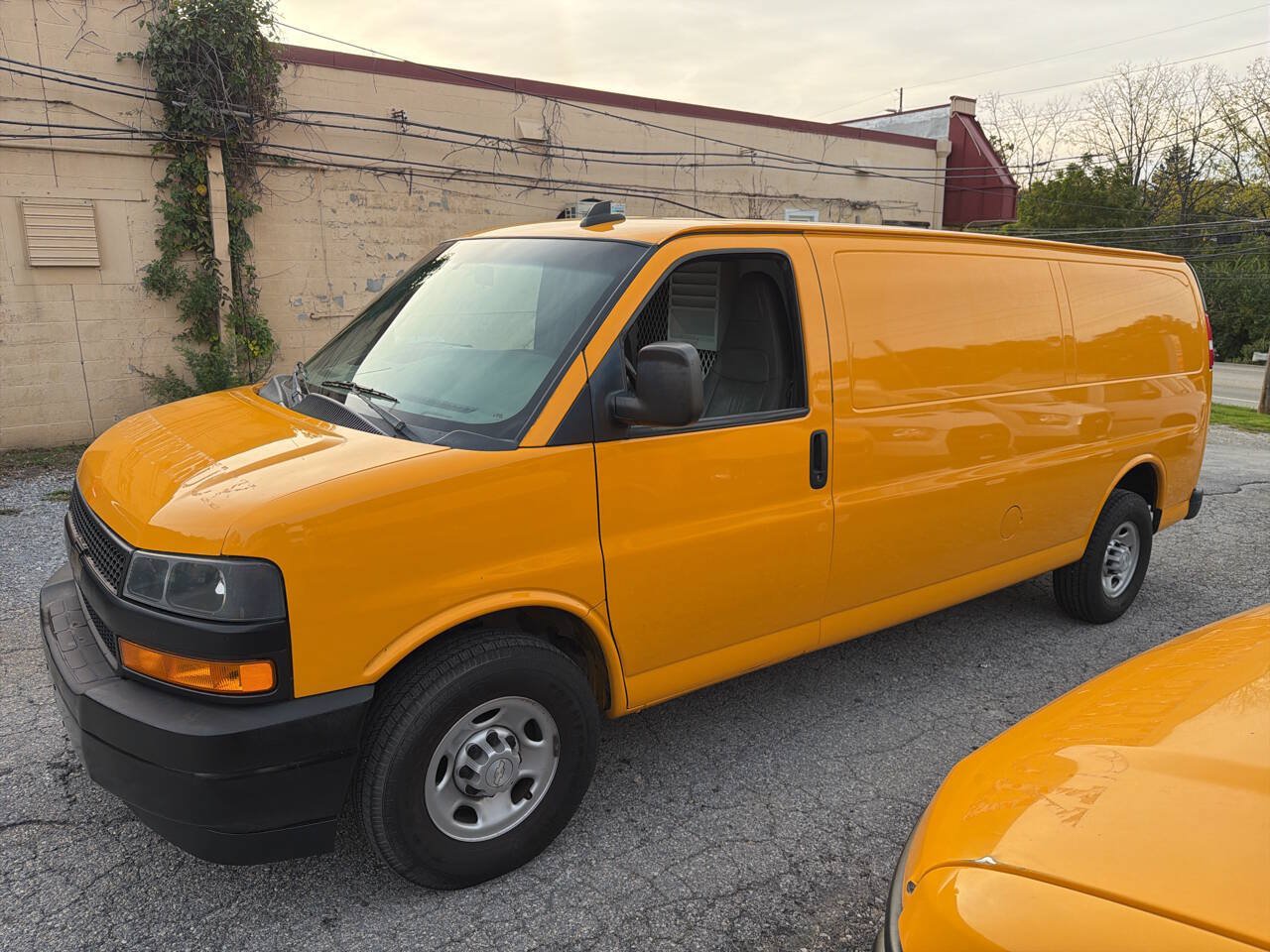 Used 2018 Chevrolet Express 2500 Extended w/ Driver Convenience Package RWD image 3