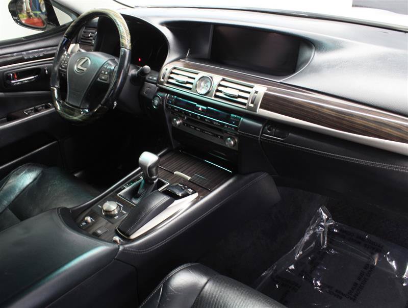Used 2013 Lexus LS 460 AWD w/ Comfort Pkg image 11