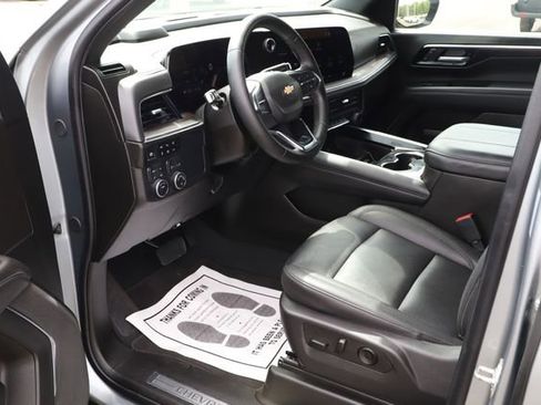 Used 2025 Chevrolet Tahoe LT AWD/4WD image 12