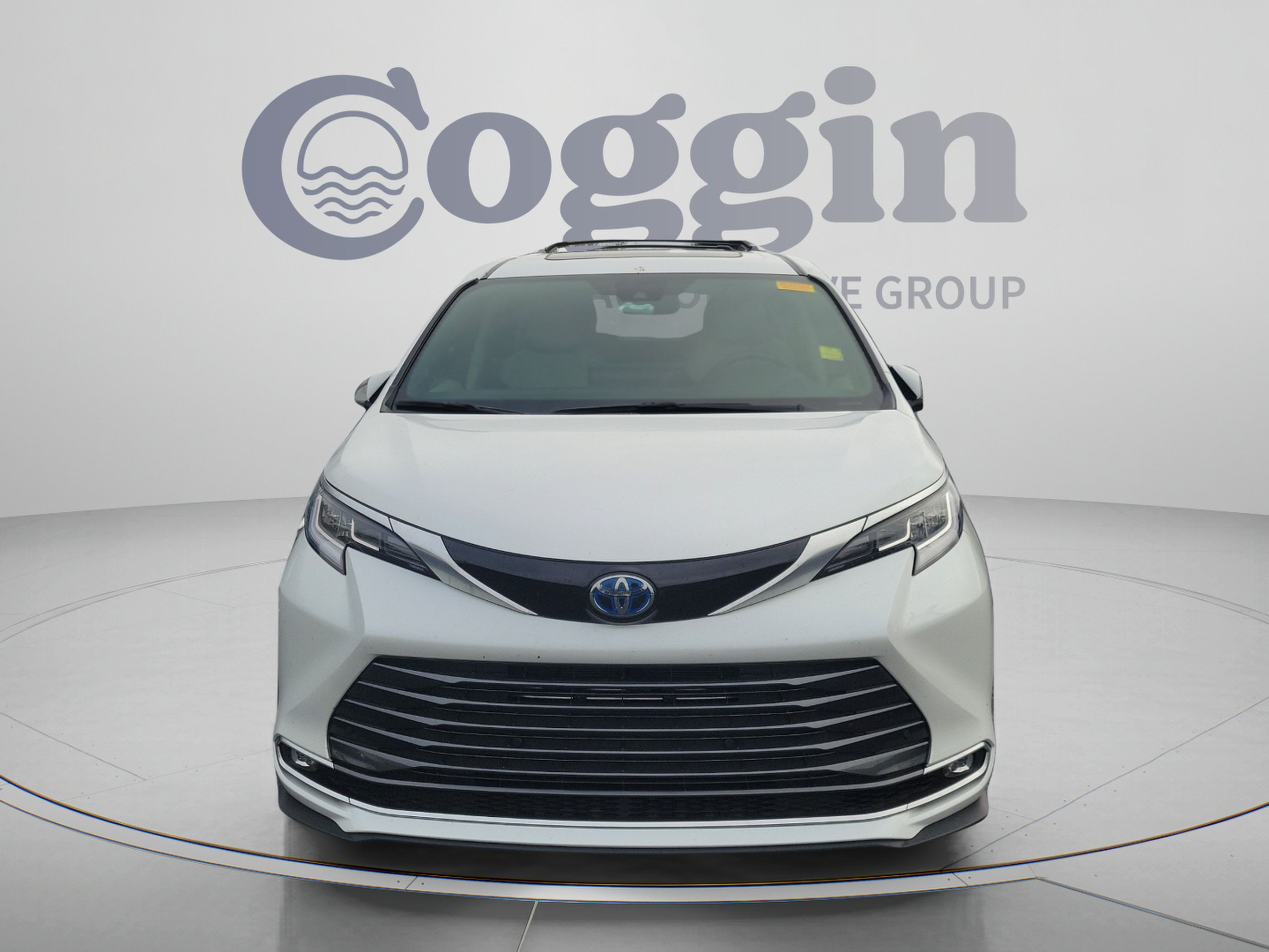 Certified 2025 Toyota Sienna Limited FWD image 10
