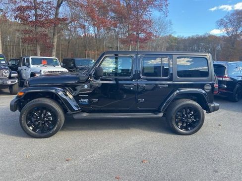 Used 2022 Jeep Wrangler Unlimited Sahara w/ Cold Weather Group AWD/4WD image 3