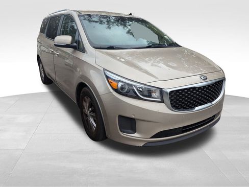 Used 2017 Kia Sedona LX w/ LX Essentials Premium Package image 6