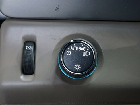 Used 2020 Chevrolet Suburban LT w/ Max Trailering Package image 23