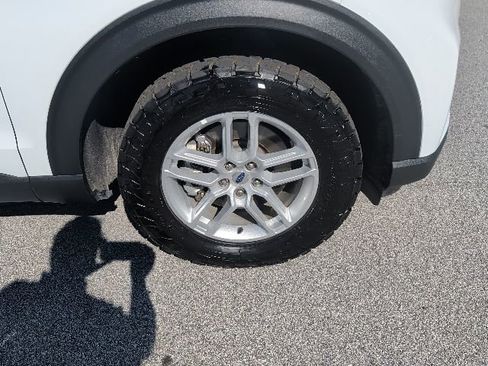 Used 2025 Ford Explorer Active image 9