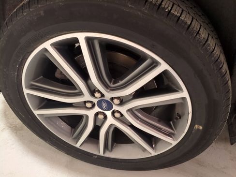 Used 2021 Ford Edge Titanium image 21