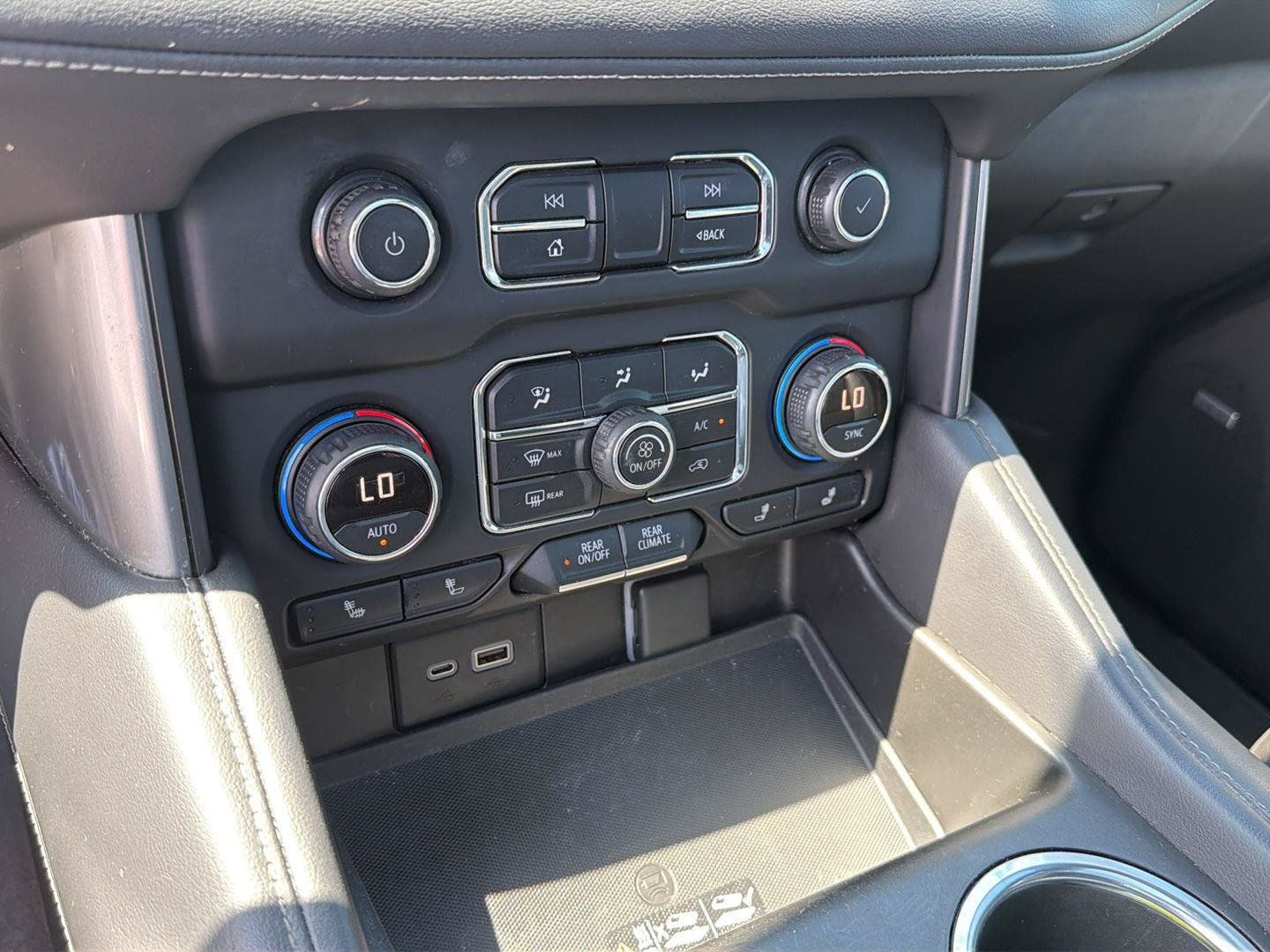 Used 2021 Chevrolet Tahoe Z71 w/ Z71 Signature Package AWD/4WD image 29