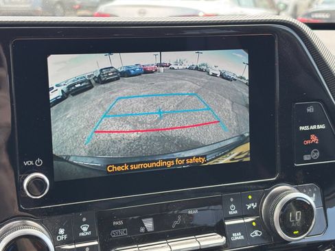 Used 2025 Toyota Highlander XSE AWD/4WD image 25