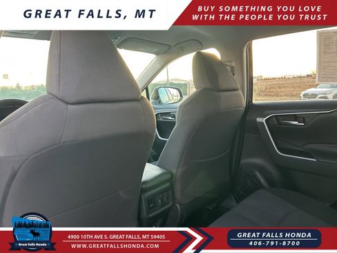 Used 2021 Toyota RAV4 XLE image 22