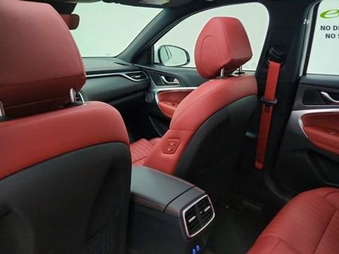 Used 2025 Genesis G70 2.5T image 31