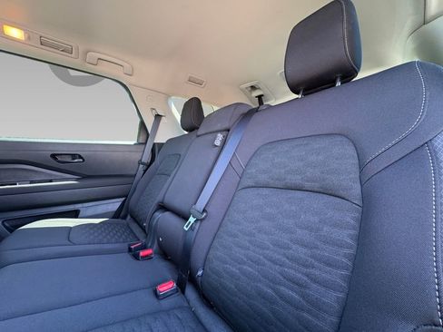 Used 2025 Nissan Pathfinder SV FWD image 4