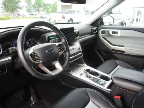 Used 2023 Ford Explorer XLT w/ Equipment Group 202A AWD/4WD image 16