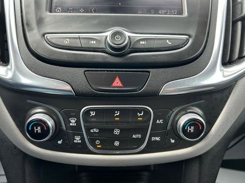 Used 2020 Chevrolet Equinox LT w/ Driver Convenience Package image 16