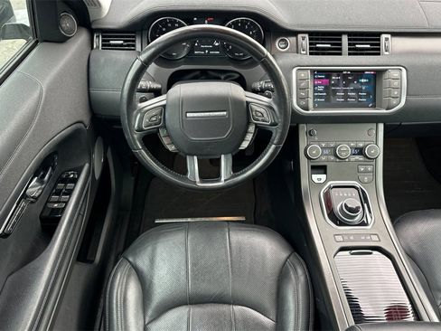 Used 2019 Land Rover Range Rover Evoque SE image 11