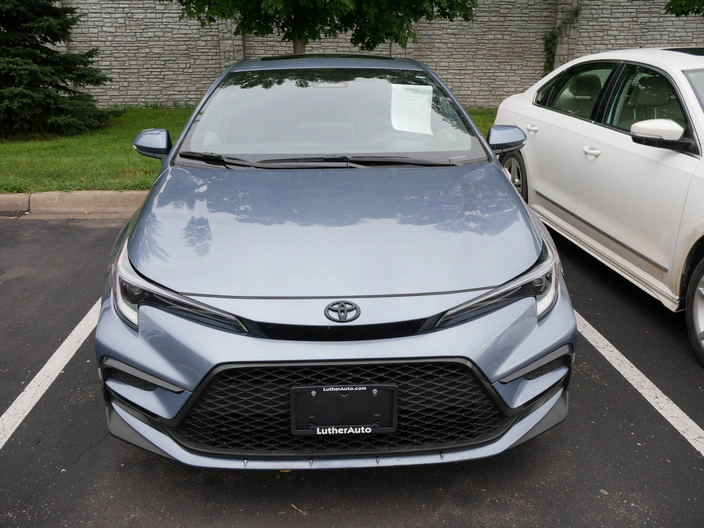 Used 2025 Toyota Corolla SE w/ SE Premium Package FWD image 2