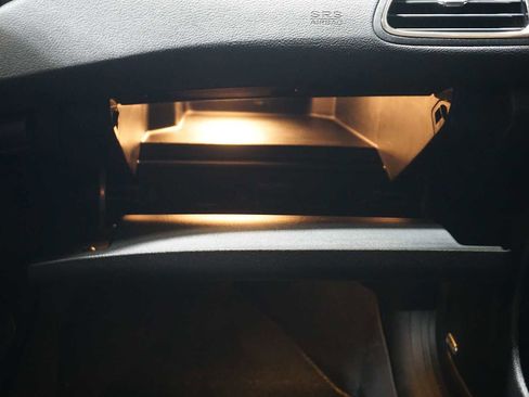 Used 2015 Chrysler 200 C w/ Navigation & Sound Group I image 17