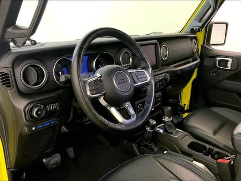 Used 2022 Jeep Wrangler Unlimited Rubicon 4xe w/ Cold Weather Group AWD/4WD image 20