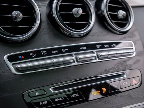 Used 2019 Mercedes-Benz GLC 300 4MATIC image 27