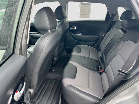 Used 2022 Kia Niro EX FWD image 12
