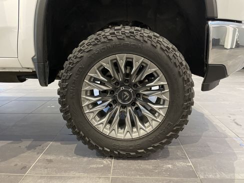 Used 2024 Chevrolet Silverado 2500 LTZ w/ LTZ Convenience Package image 11