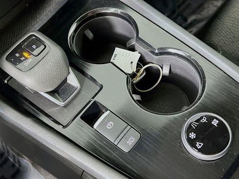 Used 2024 Nissan Rogue SV image 15