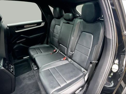 Used 2024 Porsche Cayenne AWD/4WD image 21