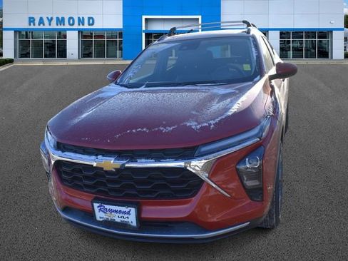 Certified 2024 Chevrolet Trax LT w/ Driver Confidence Package image 7