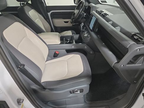 Used 2023 Land Rover Defender 130 X-Dynamic SE AWD/4WD image 28