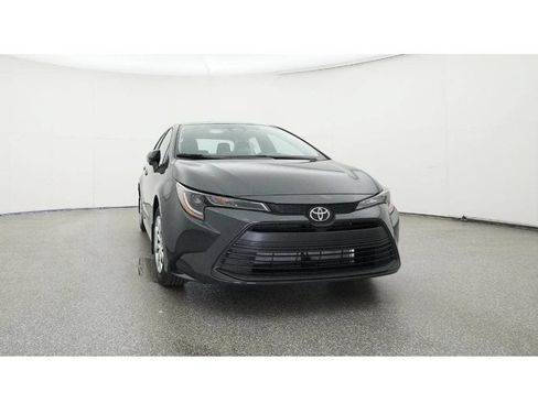 Used 2025 Toyota Corolla LE FWD image 35