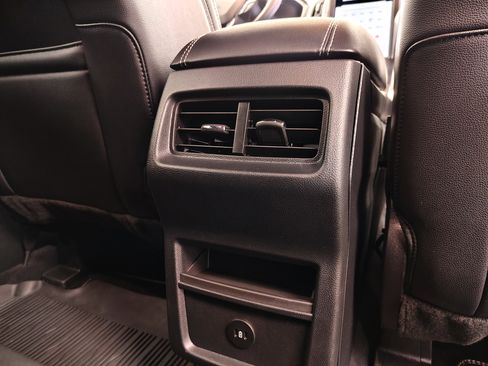 Used 2023 Ford Edge ST image 33