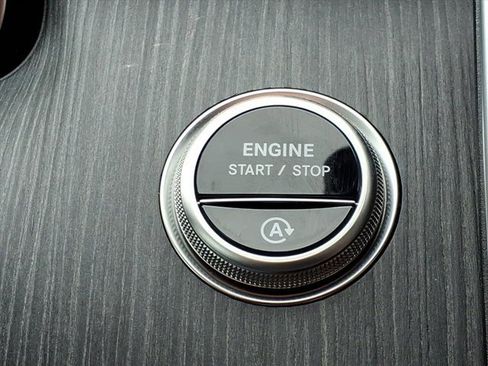 Used 2025 Mercedes-Benz C 300 4MATIC Sedan image 25