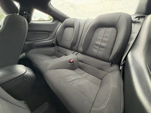 Used 2019 Ford Mustang Coupe w/ Equipment Group 101A RWD image 18