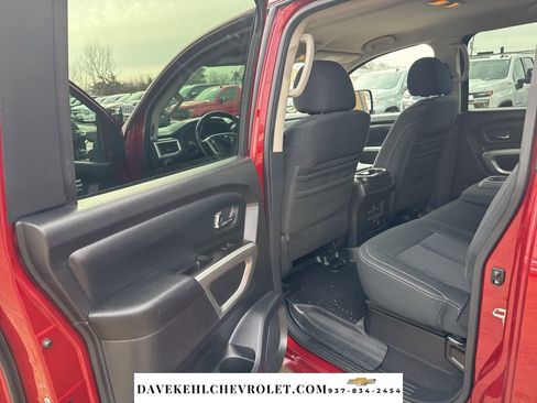 Used 2017 Nissan Titan SV image 18