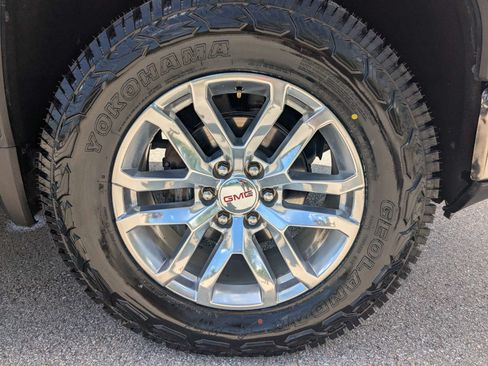 Used 2019 GMC Sierra 1500 SLT w/ SLT Premium Plus Package AWD/4WD image 11