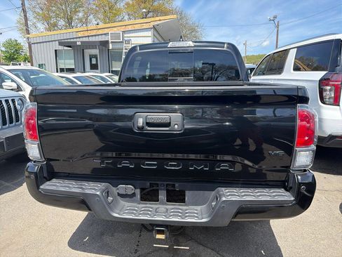 Used 2023 Toyota Tacoma TRD Off-Road w/ TRD Premium Off Road Package AWD/4WD image 7