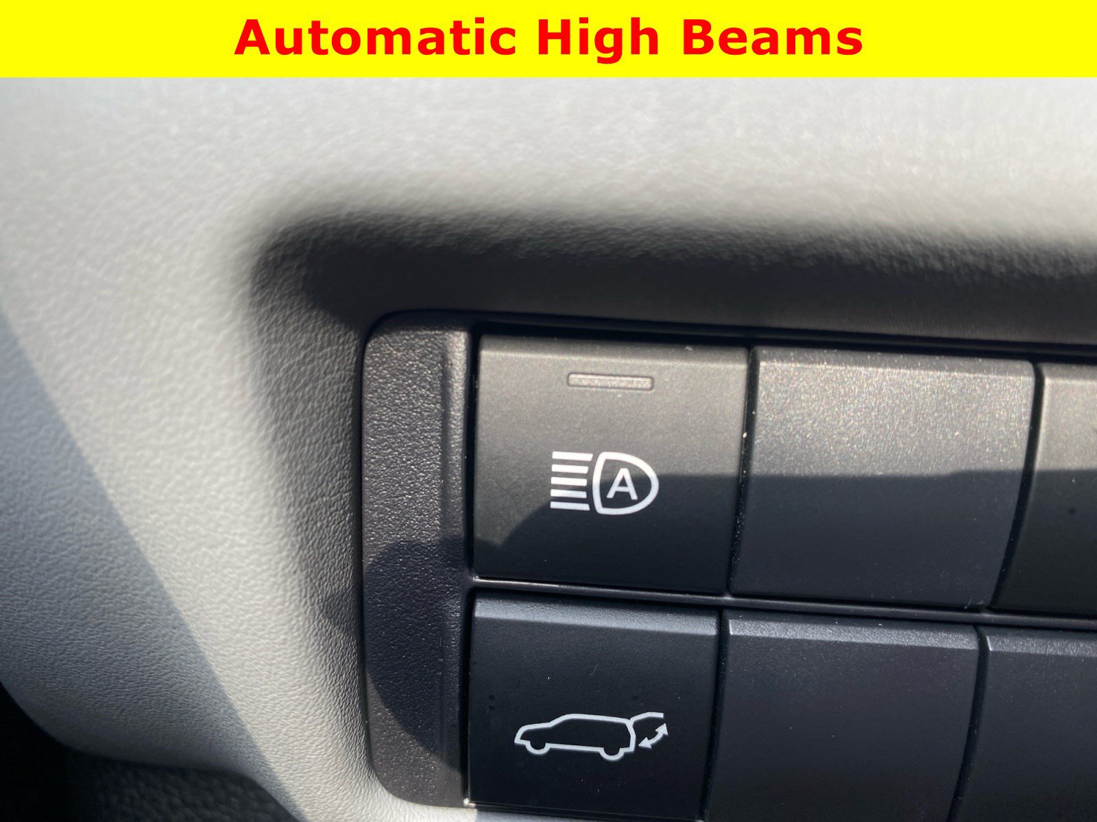 Used 2023 Toyota Highlander XLE AWD/4WD image 24