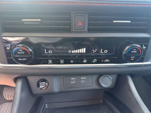 Used 2025 Nissan Rogue SV AWD/4WD image 21