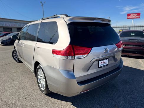 Used 2012 Toyota Sienna XLE image 5