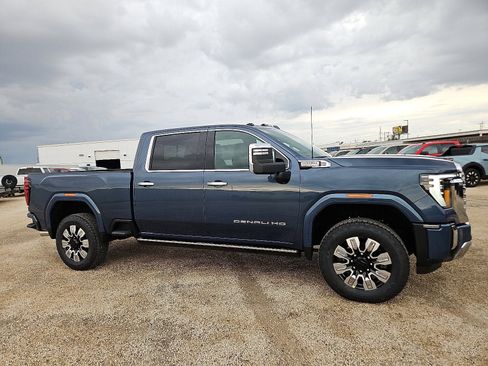 New 2026 GMC Sierra 2500 Denali w/ Denali Reserve Package AWD/4WD image 6
