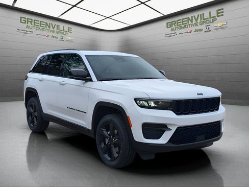 New 2025 Jeep Grand Cherokee Altitude RWD image 10