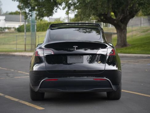 Used 2023 Tesla Model Y Long Range AWD/4WD image 4