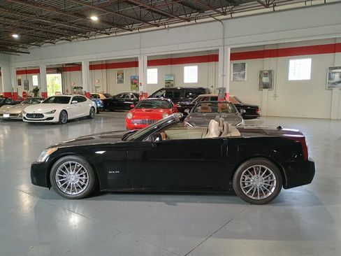 Used 2005 Cadillac XLR RWD image 2