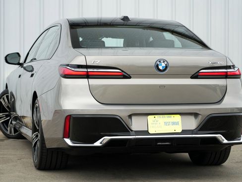 Used 2023 BMW i7 xDrive60 image 6