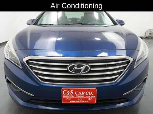 Used 2017 Hyundai Sonata SE FWD image 2